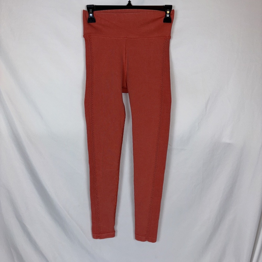 Offline by Aerie Coral Rubbed Leggings Braided Pattern On Side Of Leg EUC SMALL